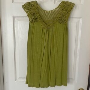 Green Lace Sleeve Women's Top Apt. 9 Size: M